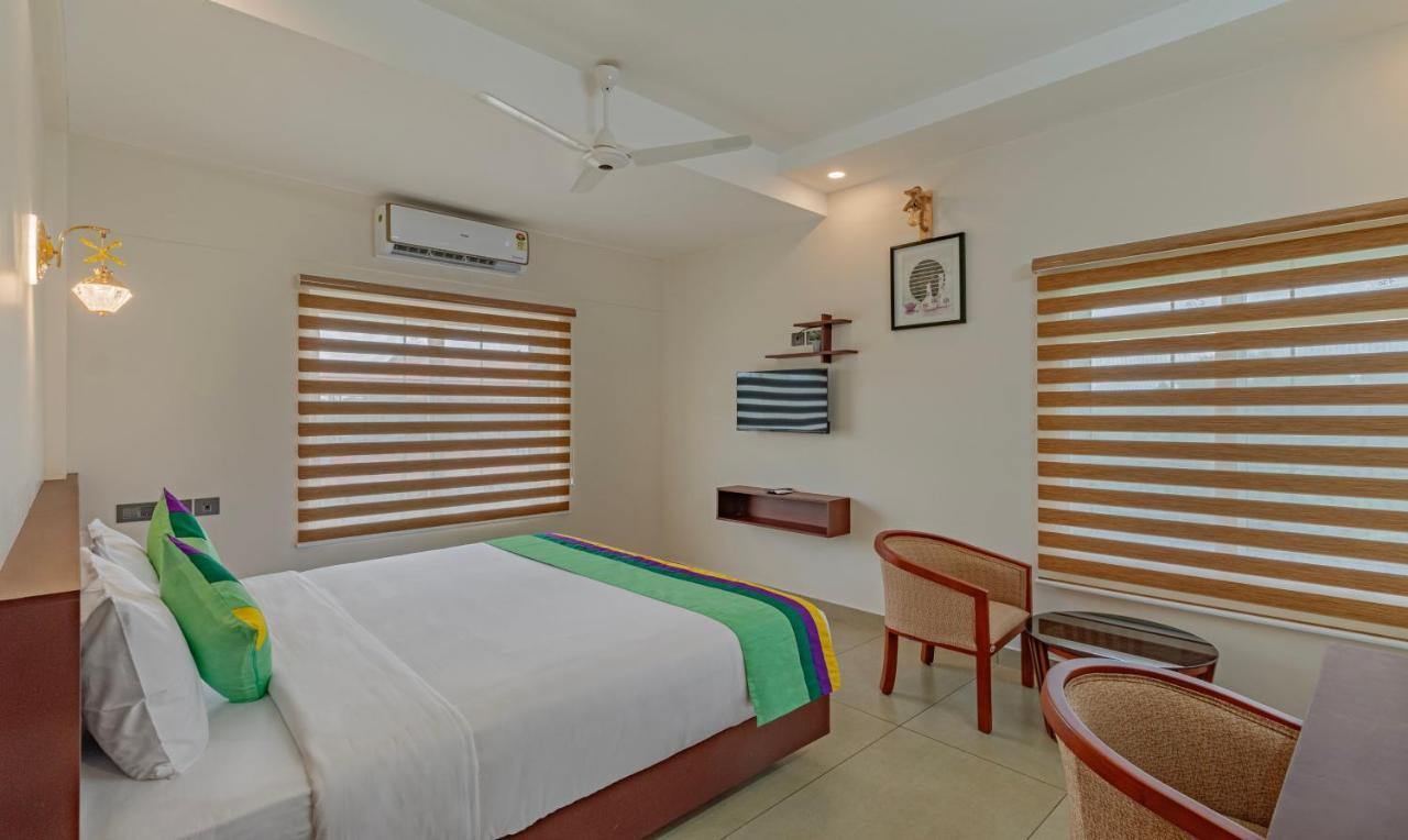 Treebo Amigos Residency Cochin Airport Hotel Kochi Esterno foto