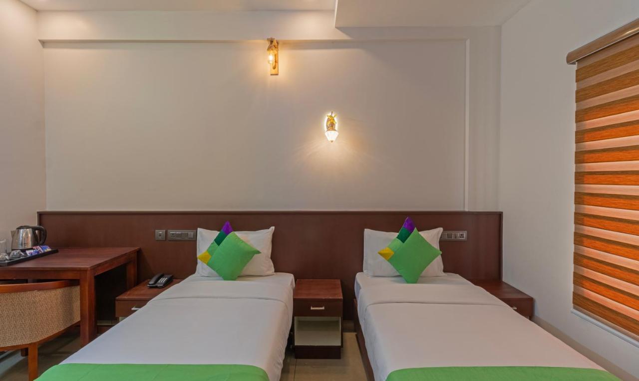 Treebo Amigos Residency Cochin Airport Hotel Kochi Esterno foto