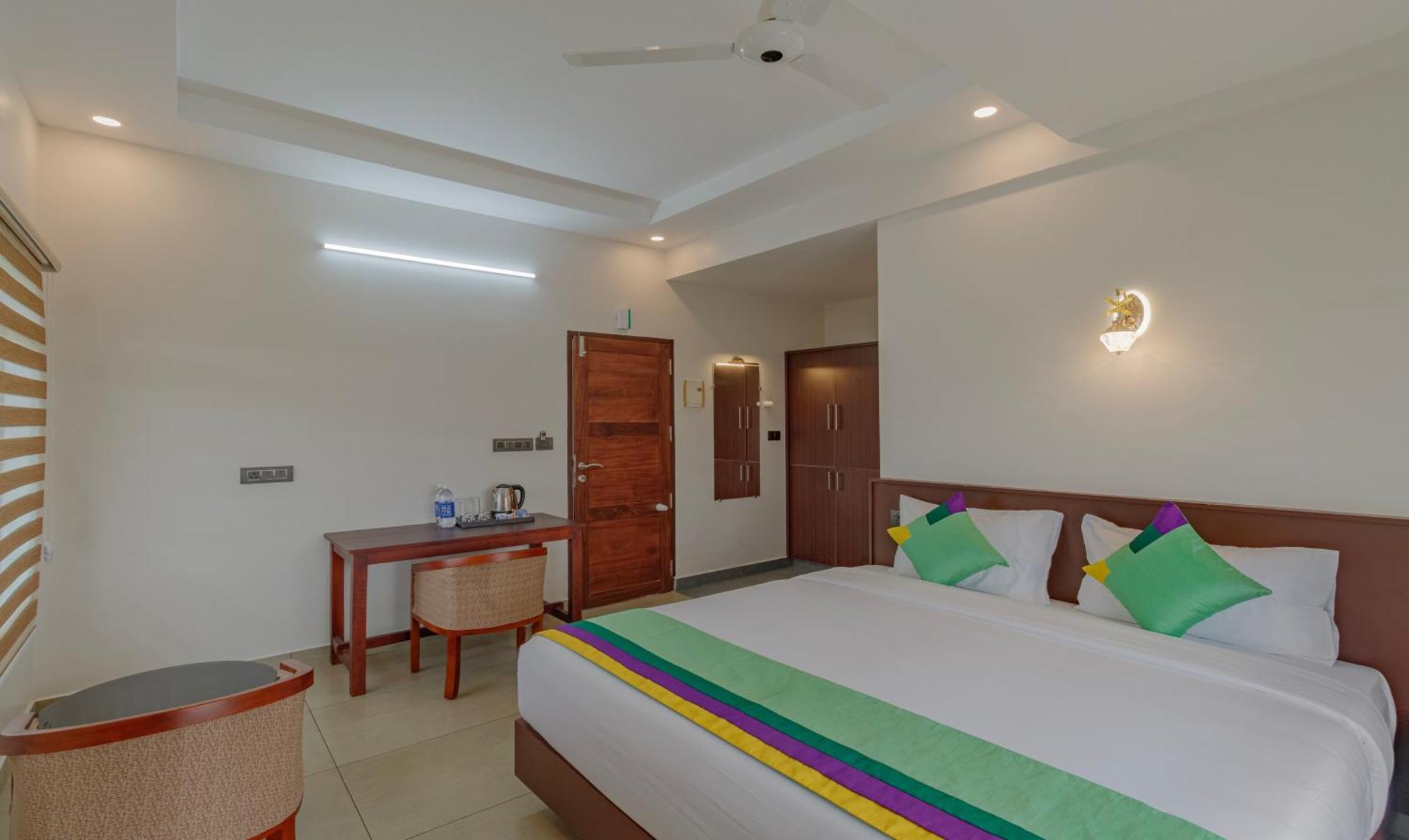 Treebo Amigos Residency Cochin Airport Hotel Kochi Esterno foto