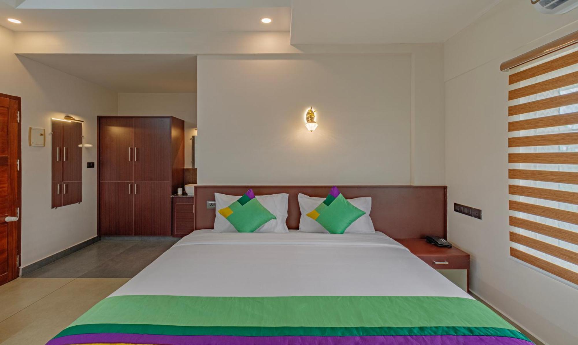 Treebo Amigos Residency Cochin Airport Hotel Kochi Esterno foto