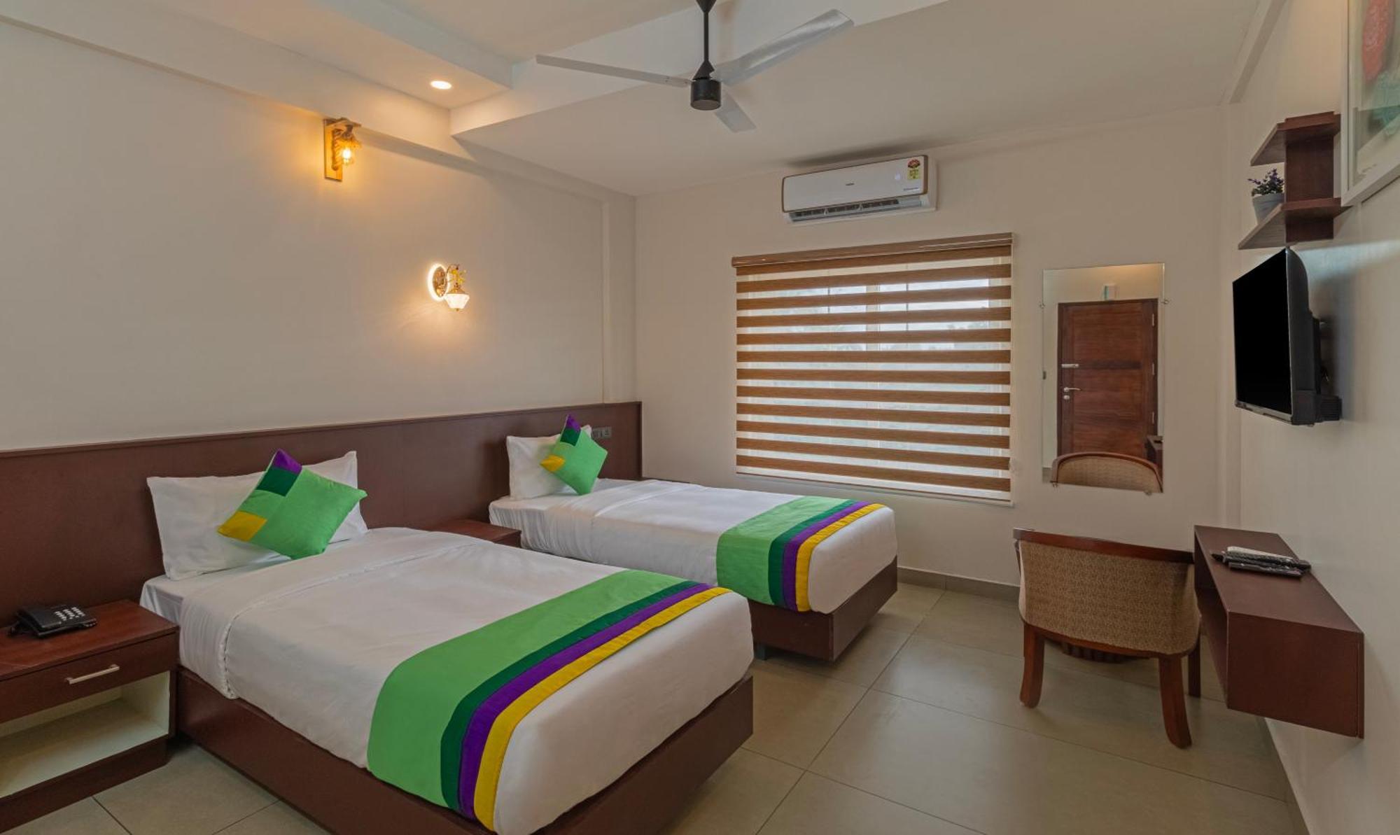 Treebo Amigos Residency Cochin Airport Hotel Kochi Esterno foto