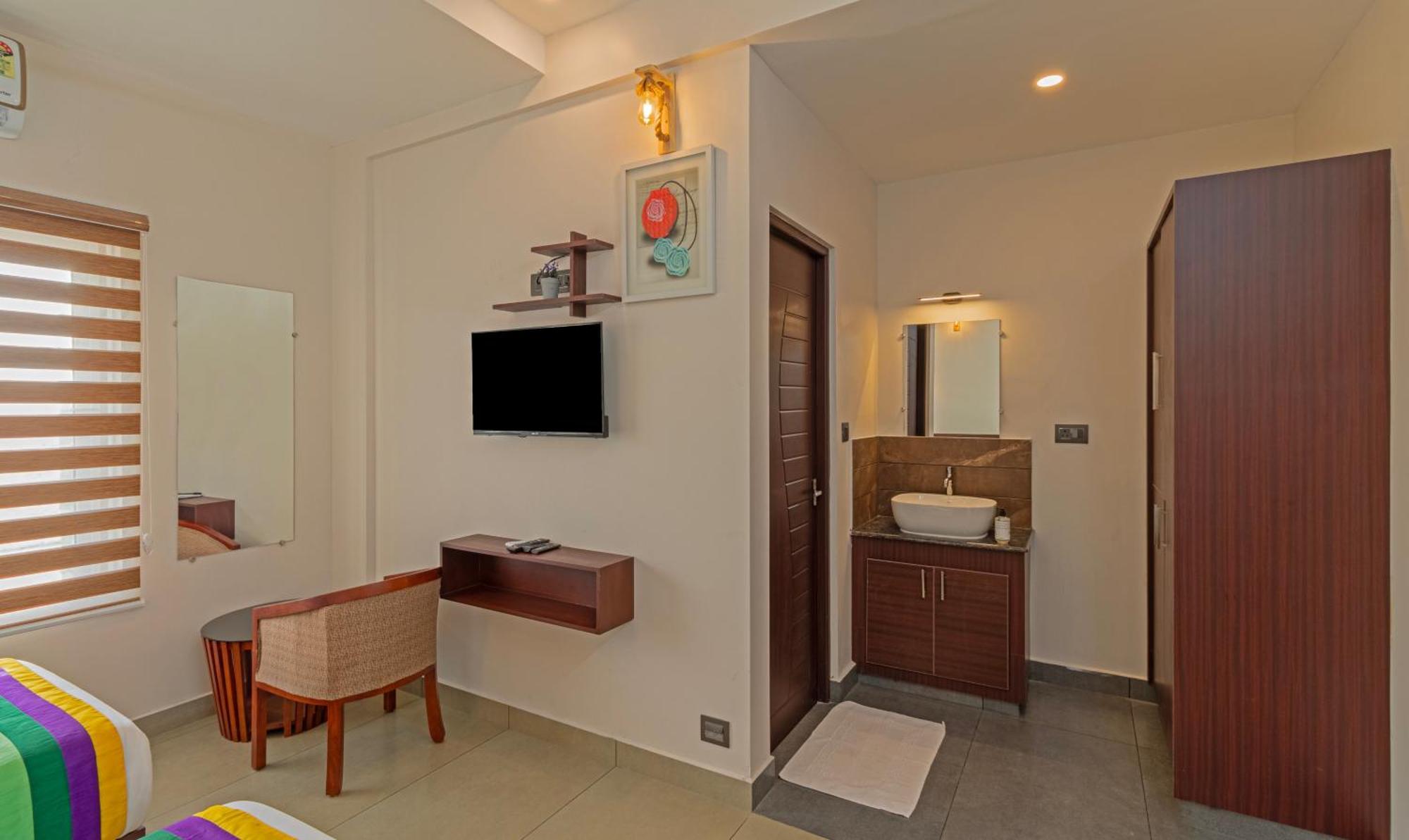 Treebo Amigos Residency Cochin Airport Hotel Kochi Esterno foto