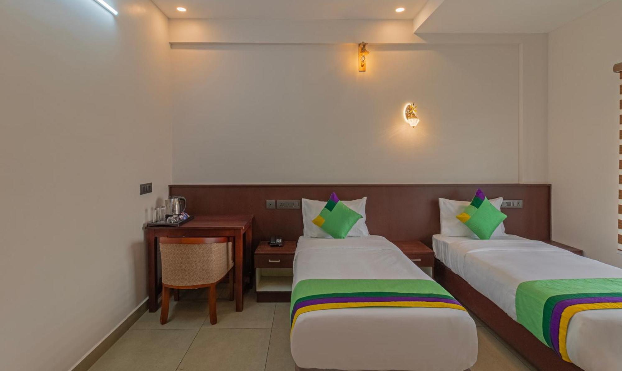 Treebo Amigos Residency Cochin Airport Hotel Kochi Esterno foto