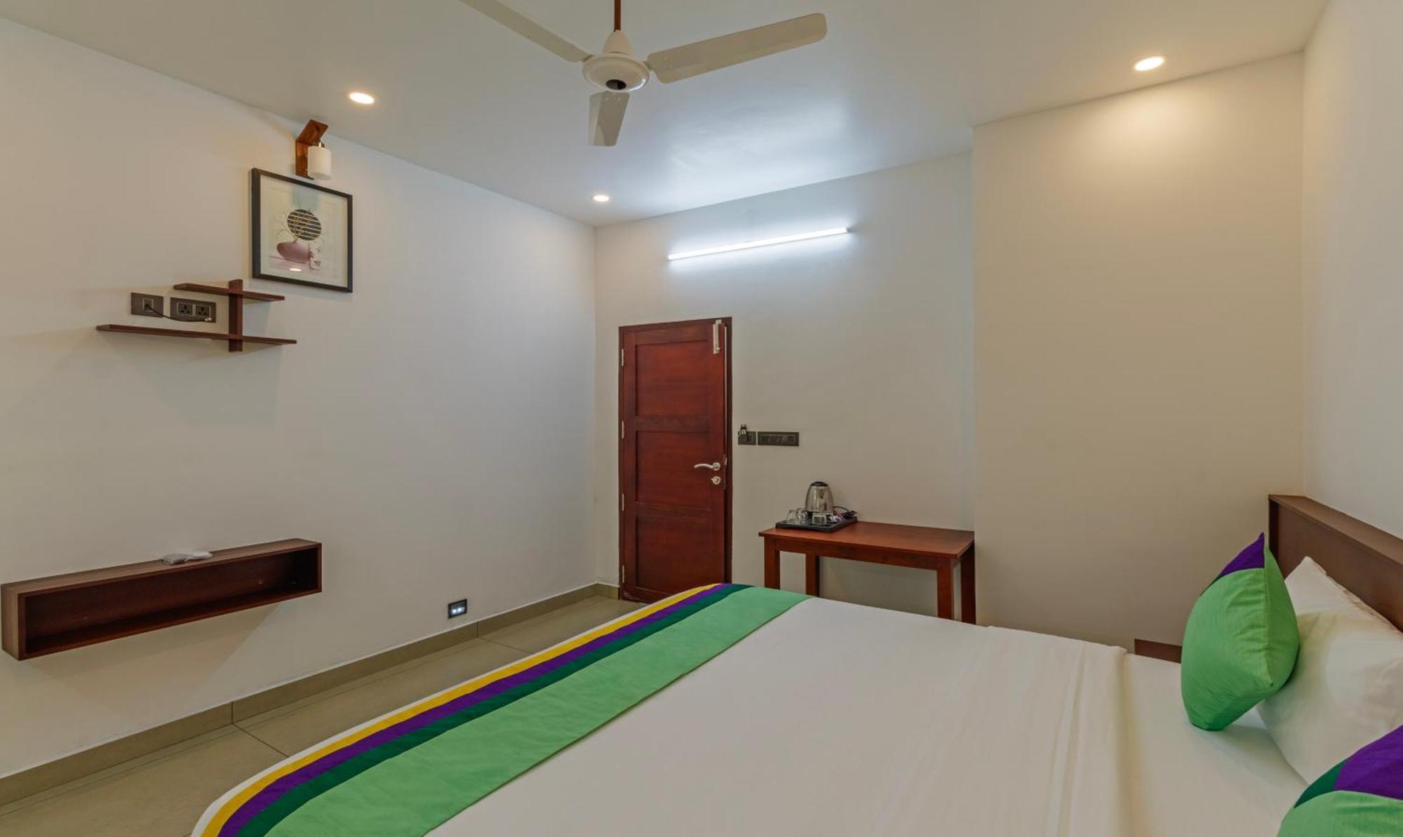 Treebo Amigos Residency Cochin Airport Hotel Kochi Esterno foto